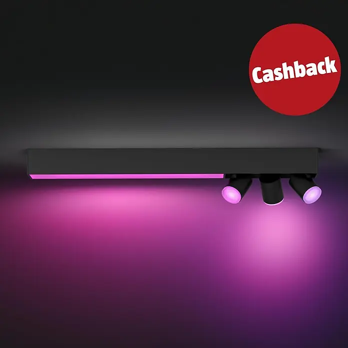 Philips Hue LED-Deckenstrahler White & Color Ambiance Centris - 22,4 W, L x B x H: 8,5 x 78,2 x 12,7 cm, Schwarz, RGBW, 4 Stk. - Schwarzes Schienensystem mit einer linearen Leuchte und drei verstellbaren Strahlern, die helles violettes Licht auf eine dunkle Wand werfen.