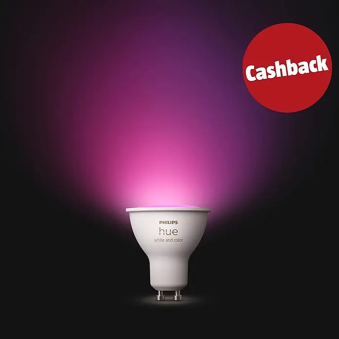 Philips Hue Smart-LED-Lampe White & Color Ambiance - GU10, Dimmbar, RGBW, 400 lm, 4,2 W, 1 Stk. - Weißes Philips Hue Smart Spotlight-Leuchtmittel, das magentafarbenes Licht ausstrahlt.