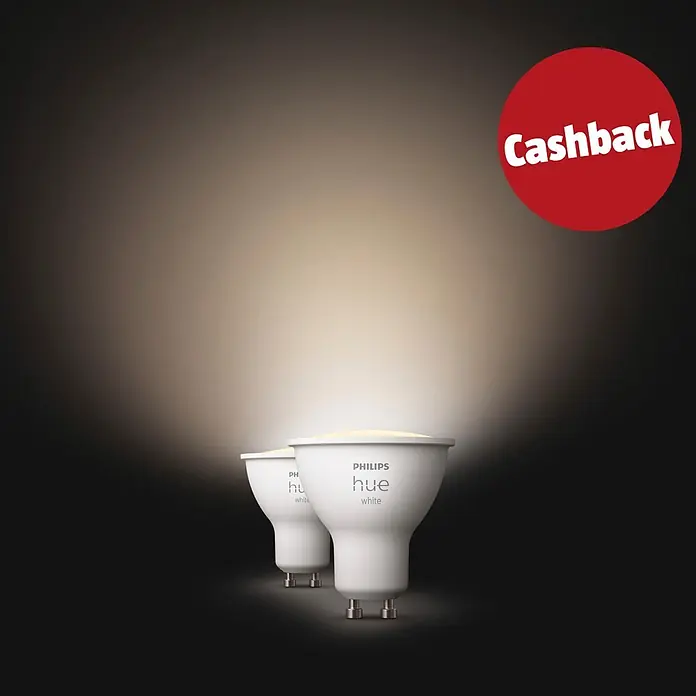 Philips Hue Smart-LED-Lampe White - GU10, Dimmbar, Warmweiß, 400 lm, 4,2 W, 2 Stk. - Zwei weiße Philips Hue GU10 LED Smart-Spotlight-Lampen leuchten mit warmem Licht. Oben rechts ist ein roter "Cashback" Sticker.