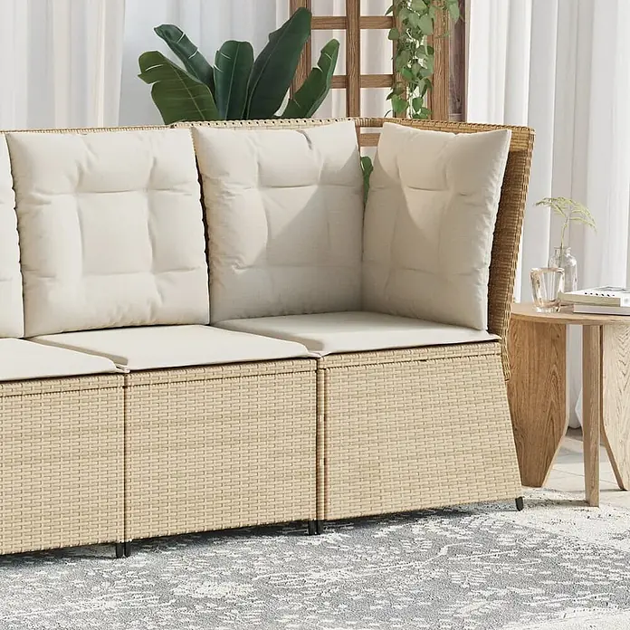 Furnicato Gartensessel aus PE-Rattan, Beige -  - Beige Rattan-Ecksofa mit cremefarbenen Kissen, geeignet für Außen- oder Innenbereiche.