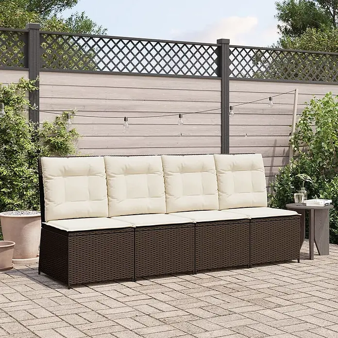 Furnicato Gartensessel mit Liegefunktion aus PE-Rattan, Braun -  - Dunkelbraunes Outdoor-Sofa aus Polyrattan mit cremefarbenen Kissen auf einer Terrasse.