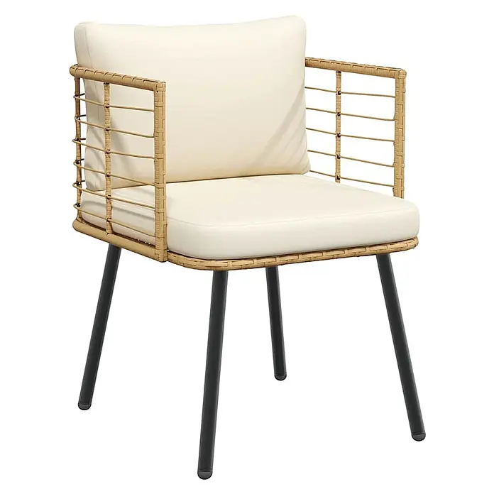 Furnicato Gartenstuhl PE-Rattan Natur mit Kissen -  - Stuhl mit hellbraunem Geflechtrahmen, cremefarbenen Polstern und schwarzen Metallbeinen.