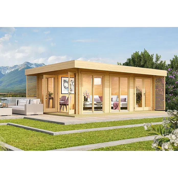 Fjordholz Gartenlounge Modell Lina 44 B, 29.21 m², Farblose Imprägnierung -  - Geräumiges Holzgartenhaus mit großen Glastüren, innen und außen möbliert, an einem See mit Bergblick.