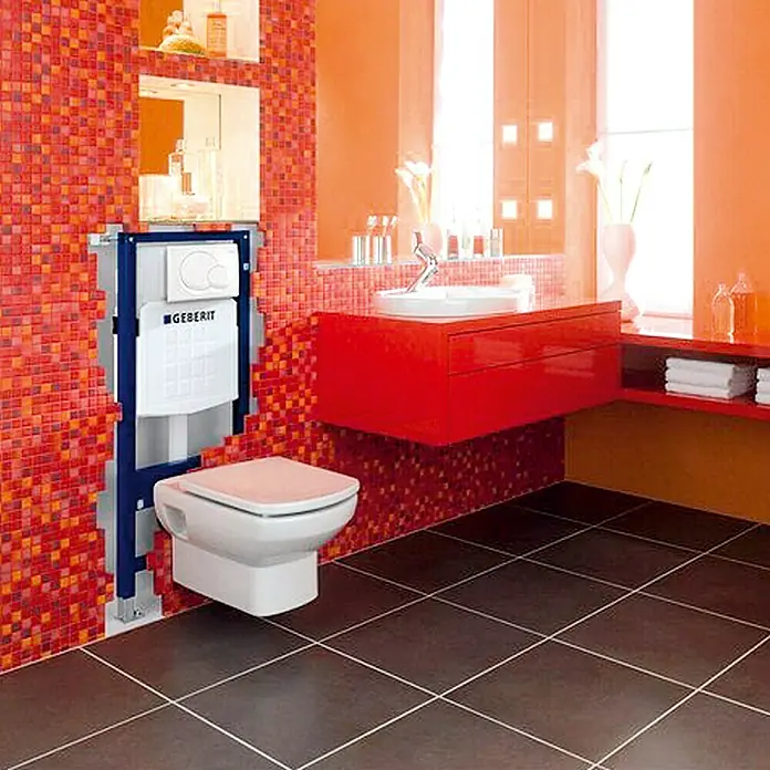 Geberit Duofix WC-Vorwandelement 111.300.00.52-Mengen-Spülung, 12 x 50 x 112 cm - Ein modernes Badezimmer mit einer wandhängenden Geberit Toilette und einem roten Waschtisch vor einer bunten Mosaikwand.