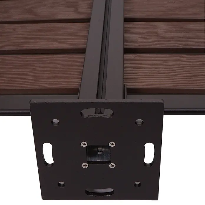 Alu Mülltonnen-Zaun 130x110x6cm Basiselement Braun Holzoptik erweiterbar -  - Dunkelbraune Verbundholz-Terrassendiele mit schwarzer Metallstütze und Montagehalterung.