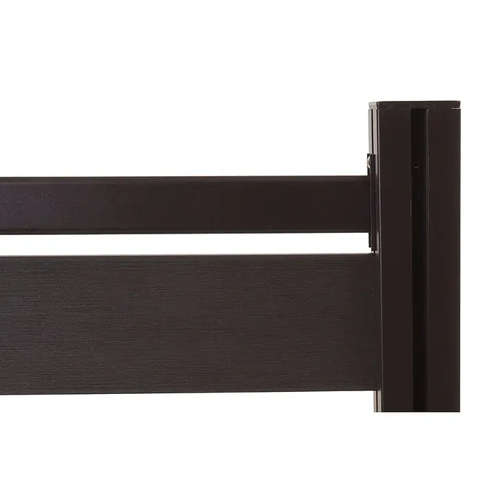 Alu Mülltonnen-Zaun 130x110x6 Basiselement Anthrazit Holzoptik erweiterbar -  - Dunkelbraunes Geländersegment mit glatten und strukturierten Horizontalpaneelen, die an einem Pfosten befestigt sind.