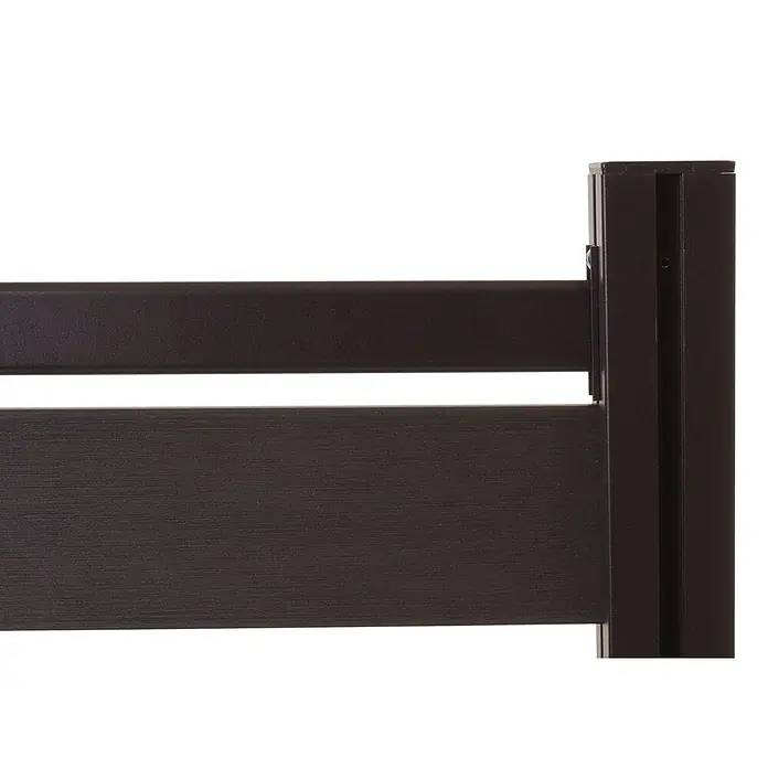 Alu Mülltonnen-Zaun 130x100x6cm Anthrazit Holzoptik erweiterbar -  - Dunkelbrauner Zaunabschnitt mit horizontalen Stäben, die an einem vertikalen Pfosten befestigt sind. Die untere Stange hat eine strukturierte Oberfläche.