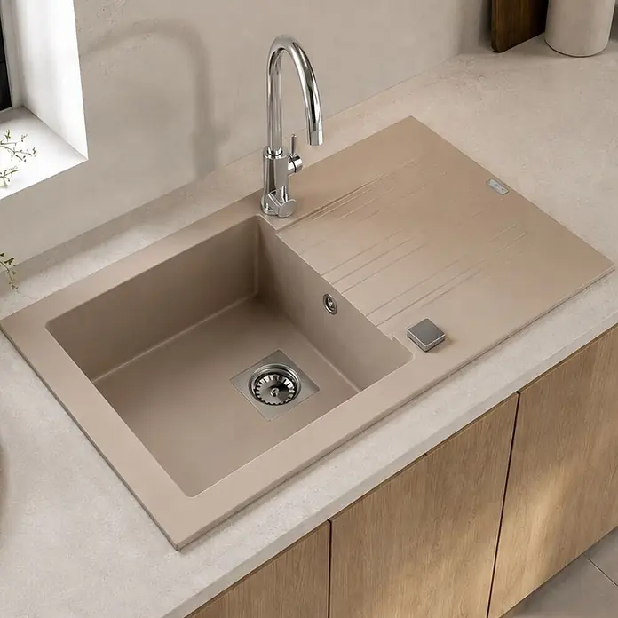 Carea Einbauspüle Muscade - 86 x 50 cm, Taupe - Beige Küchenspüle mit integrierter Abtropffläche und Chromarmatur.