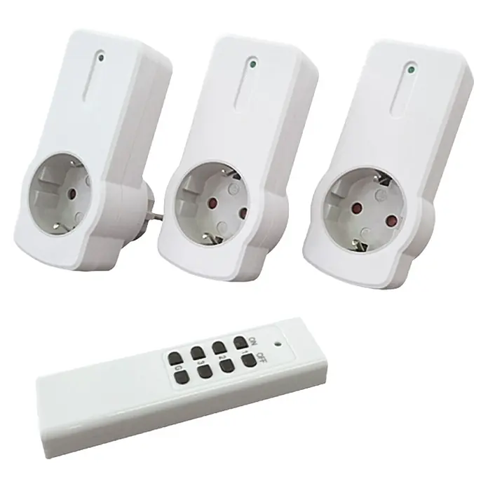 Voltomat Set de enchufes inalámbricos 3+1 - Blanco, 1.000 W - Tres adaptadores de enchufe blancos con control remoto para gestionar la energía de los dispositivos electrónicos.