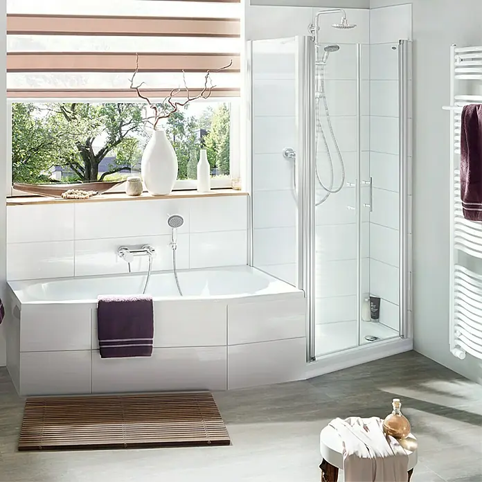 Camargue Duschwanne Miramas - L x B: 75 x 90 cm, Kunststoff, Weiß, Ausrichtung Wanne: Links - Ein Badezimmer mit einer Badewanne, einer Duschkabine und einem Handtuchwärmer.