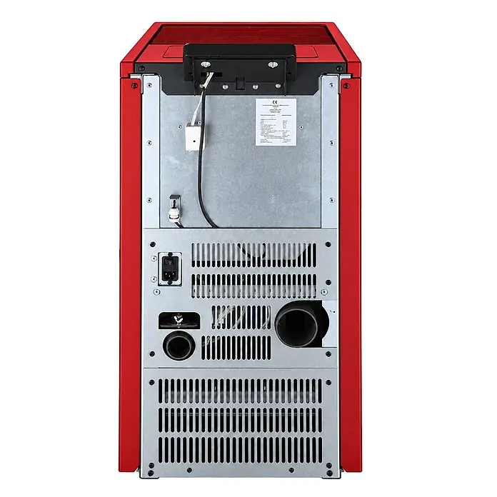 SCHENGER Pelletofen HP07 rot 8,0 kW A++ Vollautomatisch WLAN -  - Rückansicht eines roten Pelletofens/Boilers mit einer Metallrückwand mit Lüftungsgittern, Stromeingang und verschiedenen Anschlussöffnungen.