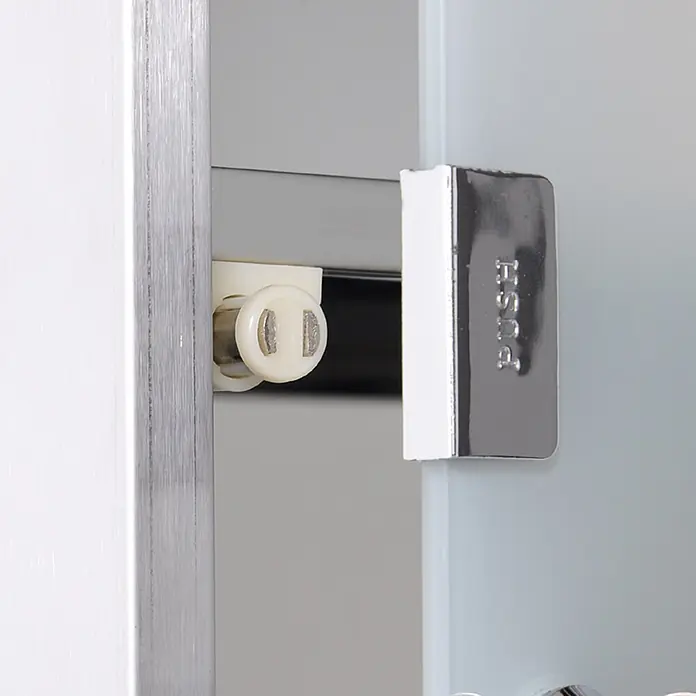 SONNENH Medizinschrank mit Glastür und Schloss, Silber, 25 x 48 cm -  - Weißer Rollverschluss aus Kunststoff mit verchromter „PUSH“-Platte an einem gebürsteten Aluminiumtürrahmen.