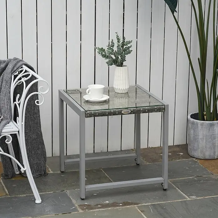 Furnicato Beistelltisch Polyrattan Grau Hartglas 50x49,5x50 cm -  - Grauer Outdoor-Beistelltisch mit Glasplatte und Rattan-Look-Rand, ideal für Terrassen.