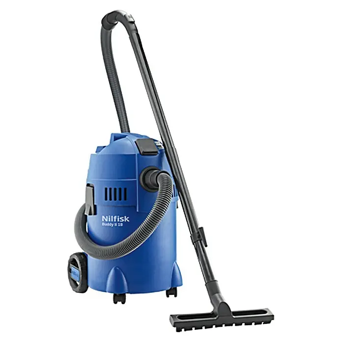 Nilfisk Elektro-Nass- & Trockensauger Buddy II 18 T - 1.200 W, Behältervolumen: 18 l, Mit Beutel - Abbildung eines blauen Nilfisk Buddy II 18 Nass-/Trockensaugers, der sich ideal für Reinigungsarbeiten im Haus oder in der Werkstatt eignet.