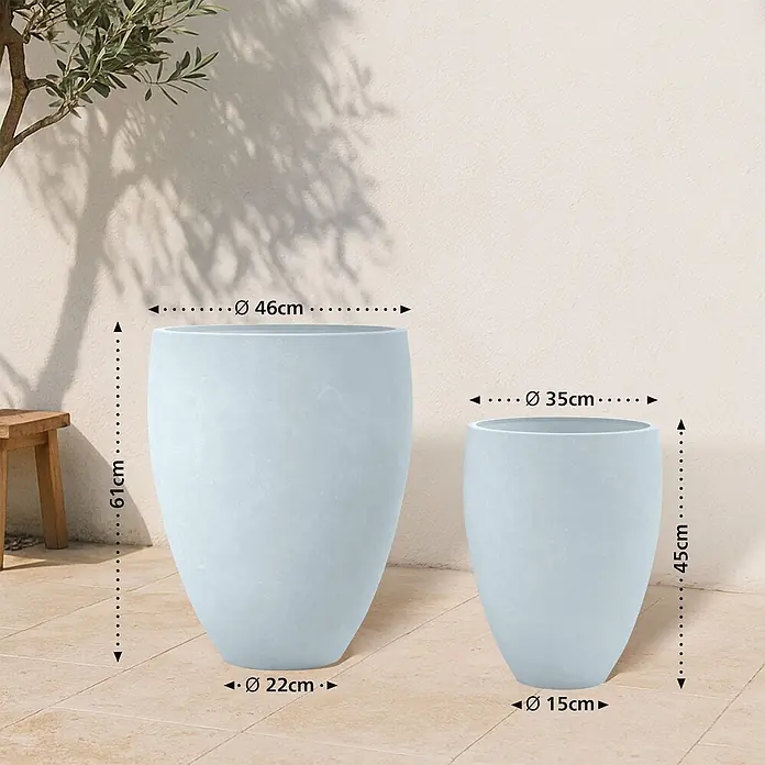 Furnicato Pflanzkübel-Set Fiberclay, 2-teilig, Steinoptik -  - Zwei hellblaue Pflanzkübel mit Maßen: groß (61x46cm oben/22cm unten) und klein (45x35cm oben/15cm unten).