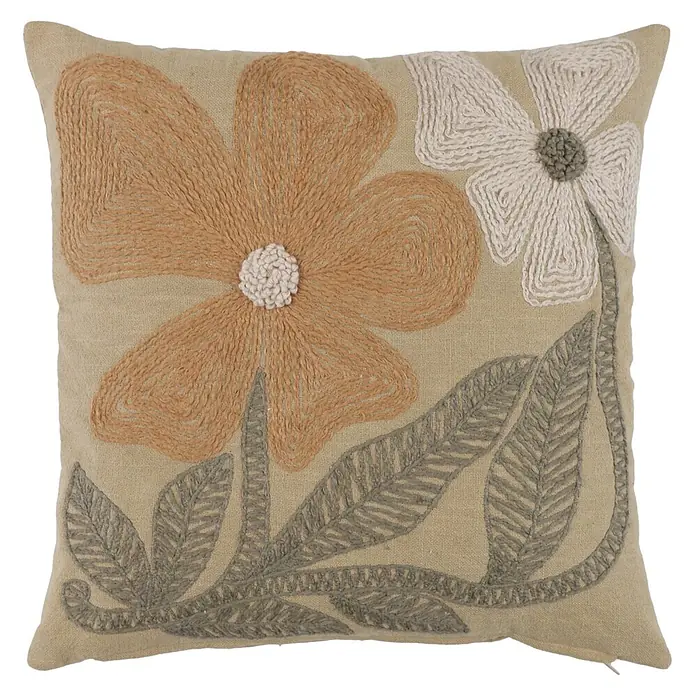 Cojín Bordado Lola - 45 x 45 cm, Textil, Camel, Cuadrado - Cojín beige con flores y hojas bordadas. Flores marrones claras y blancas rotas, hojas grises, todo con hilo texturizado.