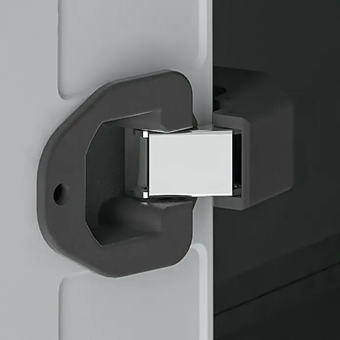Regalux Space Line Armario multiusos de plástico - L x An x Al: 44 x 80 x 182 cm, Número de puertas: 2 ud., Gris/Negro - Primer plano de una bisagra gris con un mecanismo de bloqueo plateado en un gabinete. Diseño duradero para un almacenamiento seguro.