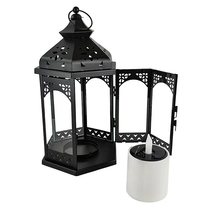 LED Solar Laterne Ramona -  - Schwarze Metalllaterne mit offener Tür und weißer flammenloser LED-Kerze.