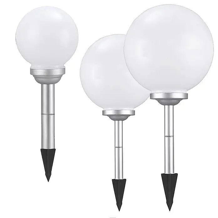3 x LED Solarleuchte Kugelleuchte Ola mit Erdspieß 20+ 25 + 30 cm -  - Drei weiße kugelförmige Solar-Gartenleuchten mit silbernen Stäben und schwarzen Erdspießen.