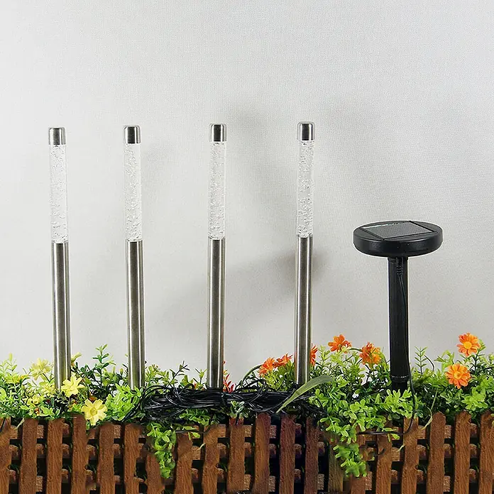 Solarleuchte Bubble 4er Set LED-Kaltweiß -  - Set solarbetriebener Gartenwegleuchten, bestehend aus vier Pfählen aus Edelstahl und Blasenacryl, sowie einem schwarzen Solarpanel.