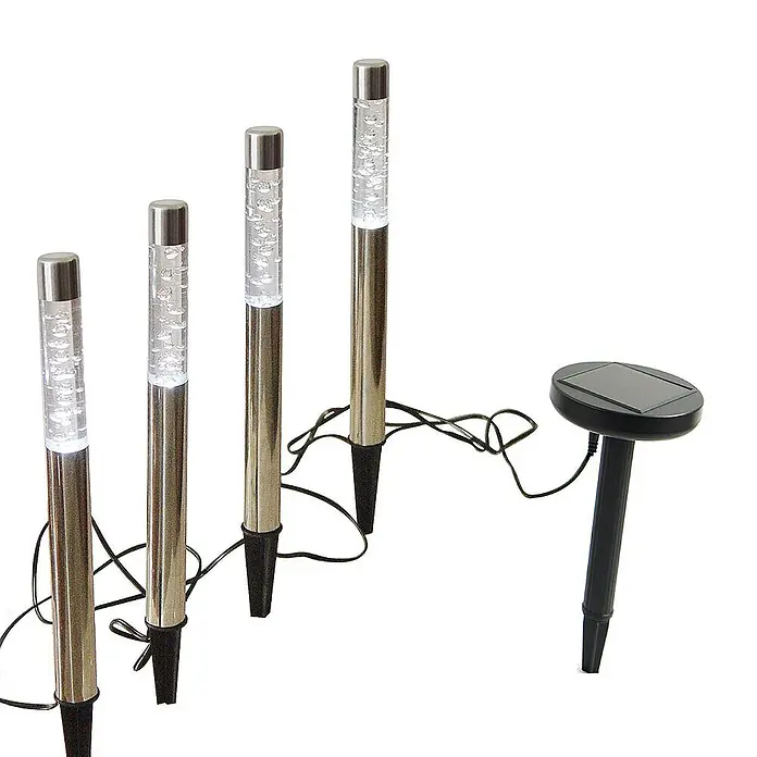 Solarleuchte Bubble 4er Set LED-Kaltweiß -  - Vier Solar-Gartenwegleuchten mit Sprudel-Acryl-Zylindern und Edelstahlpfählen, verbunden mit einem Solarpanel.