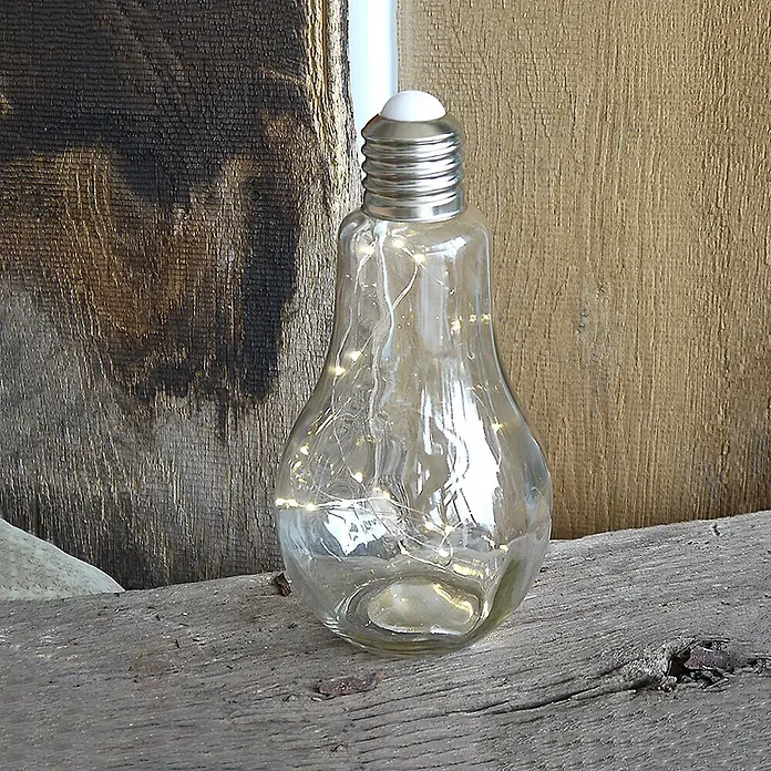 Dekoleuchte Tischlampe Glühbirne mit Lichterkette 20 LED batteriebetrieben -  - Dekorative Glasbirne mit warmweißen LED-Lichterketten, auf rustikalem Holz.