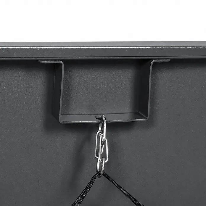 Norlinio Mülltonnenbox Vario, Anthrazit, für 2 Tonnen -  - Dunkelgraue Metallhalterung mit Silberkette und schwarzer Schnur, die an einer Kante einhakt.