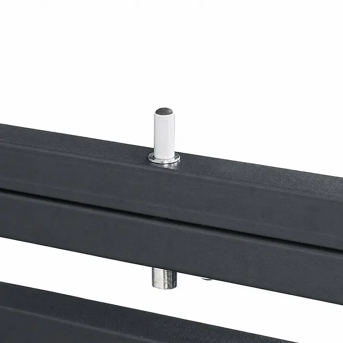 Norlinio Mülltonnenbox Vario, Anthrazit, für 2 Tonnen -  - Weißer zylindrischer Stift mit schwarzer Kappe, mit Unterlegscheibe an dunkelgrauem Metallrahmen befestigt. Unten ist ein weiterer Silberstift sichtbar.