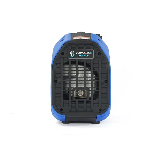Ultimatron ULT-2000, 2,0 kW Benzin Stromerzeuger -  - Blau-schwarzer tragbarer Generator mit vergitterter Rückwand, die interne Mechanismen und das „ULTIMATRON FRANCE“-Logo zeigt.