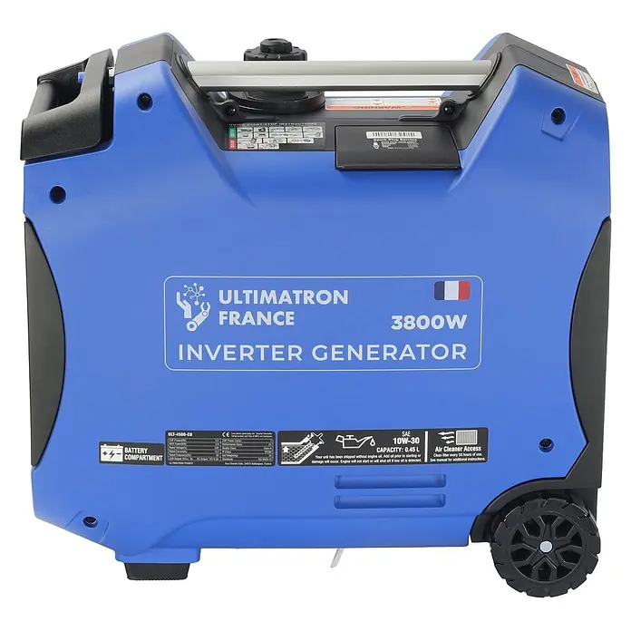 Ultimatron ULT-3800, 3,8 kW Benzin Stromerzeuger -  - Blauer und schwarzer Ultimatron France 3800W Inverter-Generator mit Rädern, Griffen und Spezifikationsetiketten an der Seite.