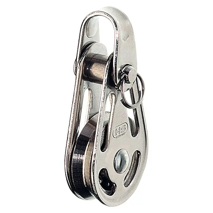 Sprenger High-Load-Block - 25 x 6 mm, 1 Rolle, Mit Bügel, Kugellager, Edelstahl - Eine Nahaufnahme eines silbernen Umlenkblocks. Das Seglerwerkzeug ist ideal zum Umlenken von Seilen und Kabeln im maritimen Bereich.