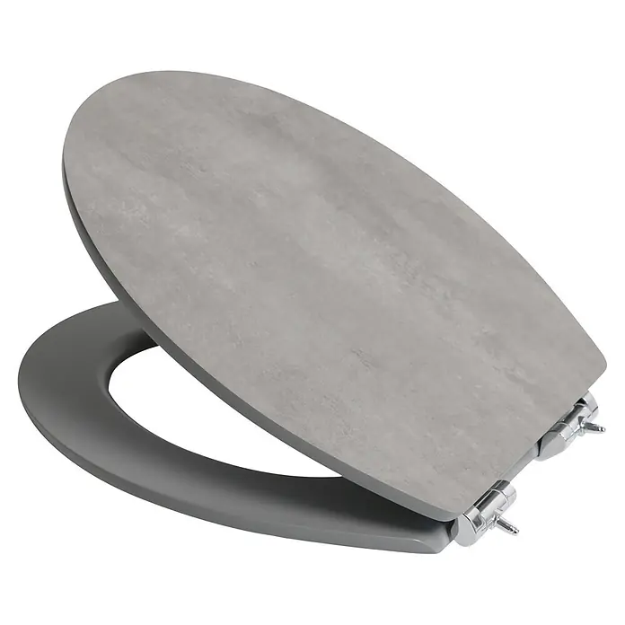 Poseidon WC-Sitz Dark Stone - MDF, Dark Stone, Mit Absenkautomatik - Grauer Toilettensitz mit strukturierter Klappe, leicht geöffnet, zeigt den passenden grauen Sitz und Chromscharniere.