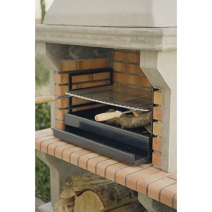 Sotnas Barbacoa de obra Ibiza - Gris/Ladrillo, An x Pr x Al: 168 x 60 x 219 cm, Superficie parrilla: 60 x 38 cm, Con fregadero - Barbacoa exterior de ladrillo y hormigón con parrilla metálica ajustable, bandeja para carbón, mangos de madera y leña apilada debajo.