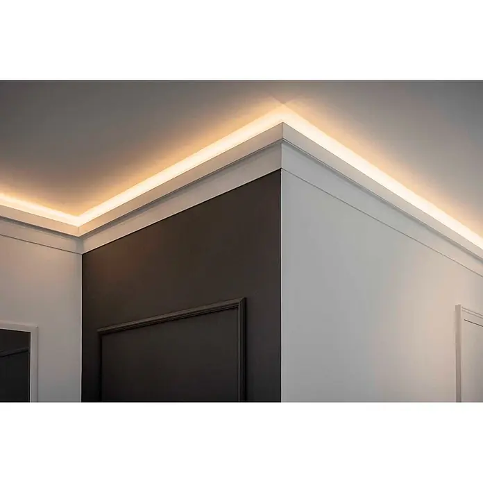 NOEL & MARQUET Eckleiste SM LxBxH: 200 x 9.5 x 10.5 cm 1 Stk. weiß -  - Warmweiße LED-Lichtleiste in einer Deckenverkleidung, die indirekte Beleuchtung für einen modernen Raum mit Wandpaneelen bietet.
