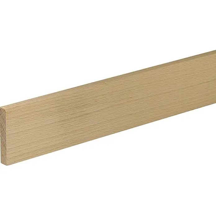 Profiles and more Rechteckleiste - 95 cm x 60 mm x 10 mm, Buche - Detailaufnahme einer hellen Holzleiste mit gerundeter Kante, ideal für Bauprojekte oder als Zierelement. Die Leiste zeigt eine feine Holzmaserung.