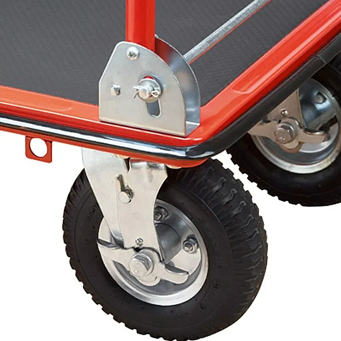 BAUHAUS Carro de plataforma Cross Over - Acero, 300 kg, Abatible - Primer plano de las ruedas del carro resistente con marco rojo para tareas de transporte robustas.
