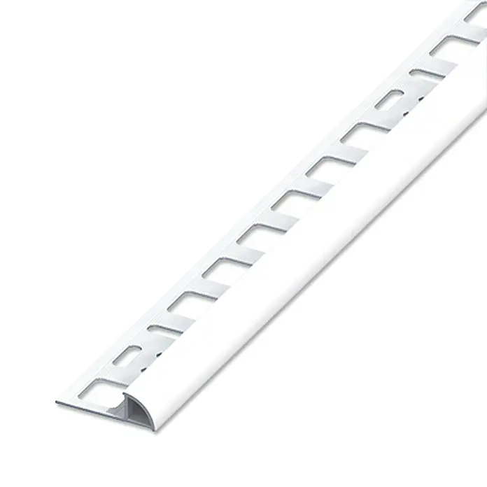 Viertelkreis-Profil - Aluminium, Brillantweiß, 2,5 m x 8 mm, Pulverbeschichtet - Nahaufnahme eines weißen Fliesenkantenprofils aus Aluminium, das für einen sauberen Abschluss sorgt.