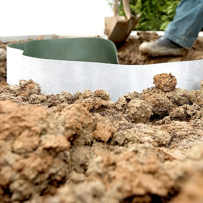 Gardol Wurzelsperre - Polypropylen, 5 x 0,7 m - Bild eines Wurzelschutzes, der einen Garten vor unerwünschten Wurzeln schützt. Ideal für Gartenbau und Landschaftsbau.