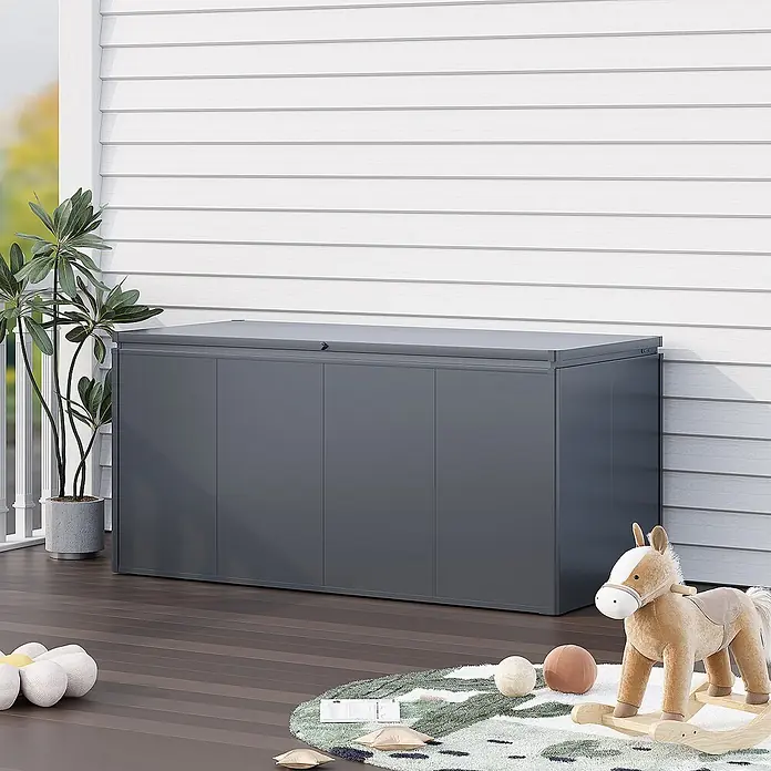 Weide Noble Gartenbox 2000 L Stahl/Alu 2,1 m x 95 cm x H 100 cm Anthrazit -  - Eine dunkelgraue Outdoor-Aufbewahrungsbox steht auf einer Terrasse und bietet viel Platz für Gartenartikel.