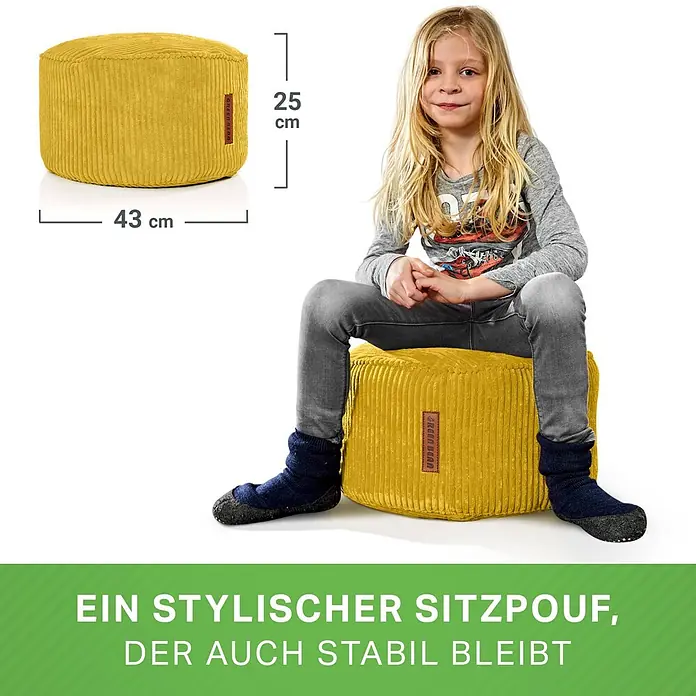 Green Bean Sitzhocker Pouf Cord mit EPS Füllung 45x25 cm Gelb -  - Gelber Cord-Sitzpouf (43x25 cm), auf dem ein Kind sitzt. Stabil und stilvoll.