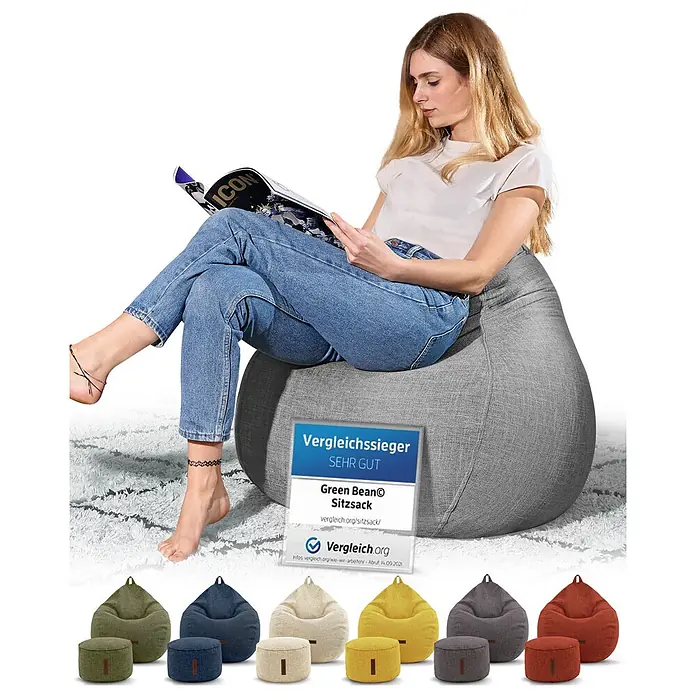 Green Bean Sitzsack Set Home Linen XXL mit Hocker 2 tlg. Silbergrau -  - Eine Frau entspannt auf einem grauen Stoff-Sitzsack lesend. Unten sechs Sets aus Stoff-Sitzsäcken und passenden Hockern in verschiedenen Farben.