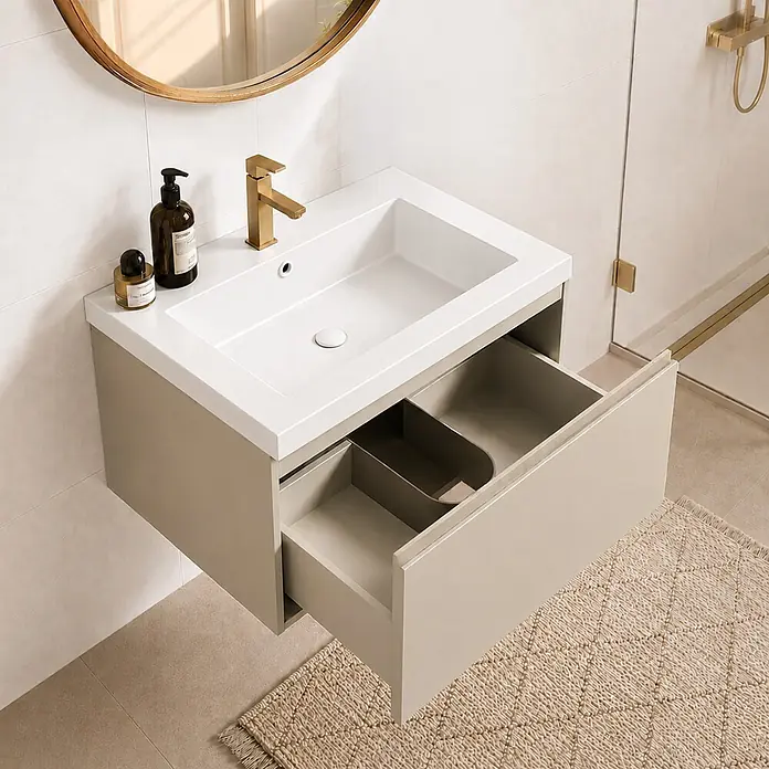 LOMAZOO Badmöbel Modena 60 cm Greige, Waschbecken Weiß -  - Wandhängender beiger Badunterschrank mit integriertem weißen Waschbecken und goldenem Wasserhahn, mit offener Schublade und Fächern.