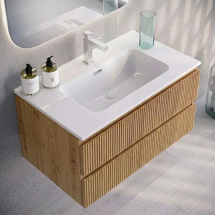 Conjunto de mueble de baño - Ancho total del mueble de baño: 80 cm, Roble garriga - Mueble de baño de roble suspendido con dos cajones acanalados, lavabo blanco integrado y grifo blanco. Dos dispensadores de jabón encima.