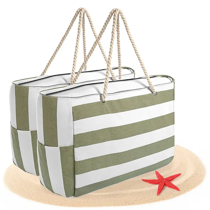BigDean Strandtasche XXL, Grün -  - Zwei gestreifte grün-weiße Canvas-Strandtaschen mit Seilgriffen, auf Sand neben einem roten Seestern.