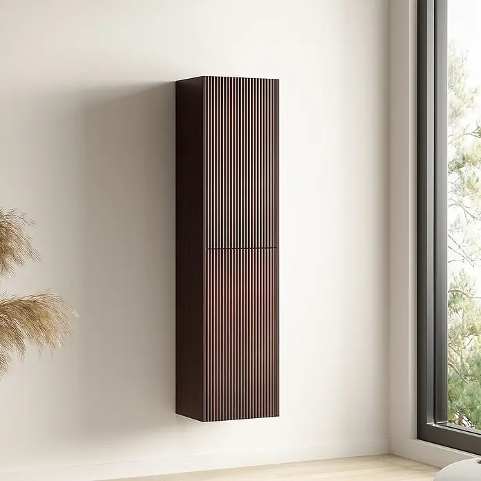 LOMAZOO Badmöbel-Set Rovani 80 cm Nussbaum Rillenfront, Waschbecken Weiß -  - Hoher, schmaler, dunkelbrauner Wandschrank mit gerippter Oberfläche.