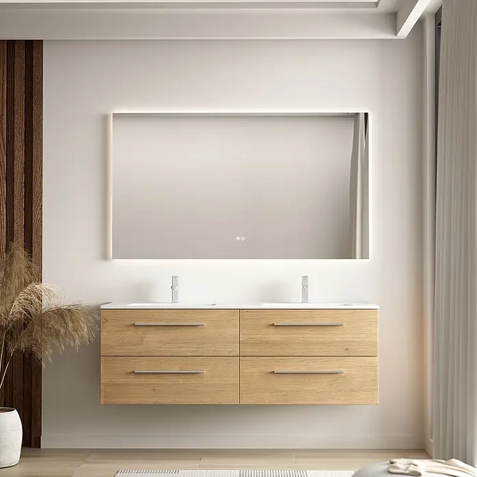 LOMAZOO Badmöbel Valeno 140 cm Eiche hell, Doppelwaschbecken Weiß -  - Moderne Doppelwaschtischanlage aus hellem Holz mit weißen Becken, silbernen Griffen und beleuchtetem Spiegel in modernem Bad.
