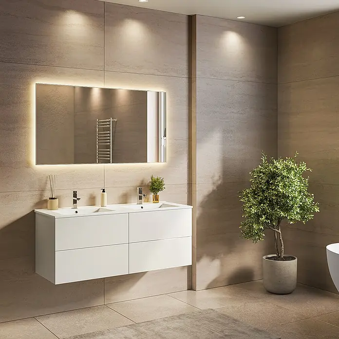 LOMAZOO Badmöbel Nineo 120 cm Weiß glänzend, Doppelwaschbecken Weiß -  - Moderner Doppelwaschtisch mit zwei Waschbecken und großem beleuchtetem Spiegel in einem gefliesten Bad.