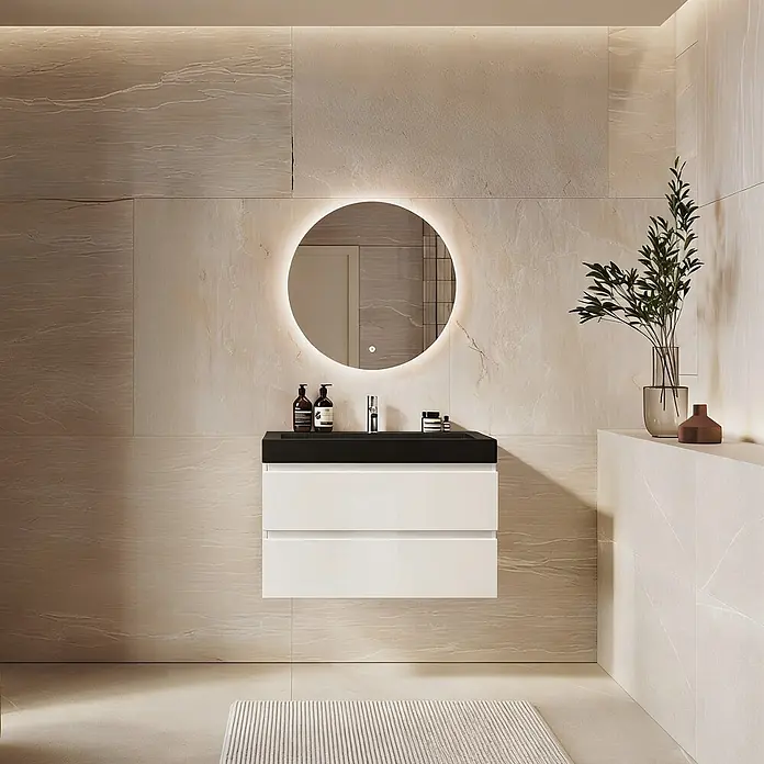 LOMAZOO Badmöbel Zarivo 80 cm Weiß glänzend, Waschbecken Schwarz -  - Ein modernes Badezimmer mit einem weißen, schwebenden Waschtisch, schwarzem Waschbecken und einem runden, beleuchteten Spiegel.