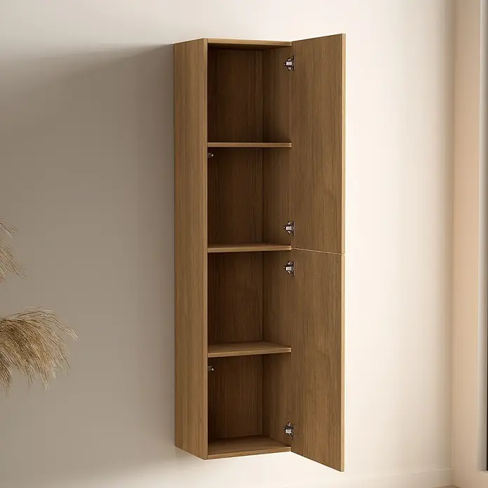 LOMAZOO Hochschrank Lanello 140 cm Eiche hell -  - Ein offener, hoher, brauner Wandschrank aus Holz mit zwei Türen und Einlegeböden.