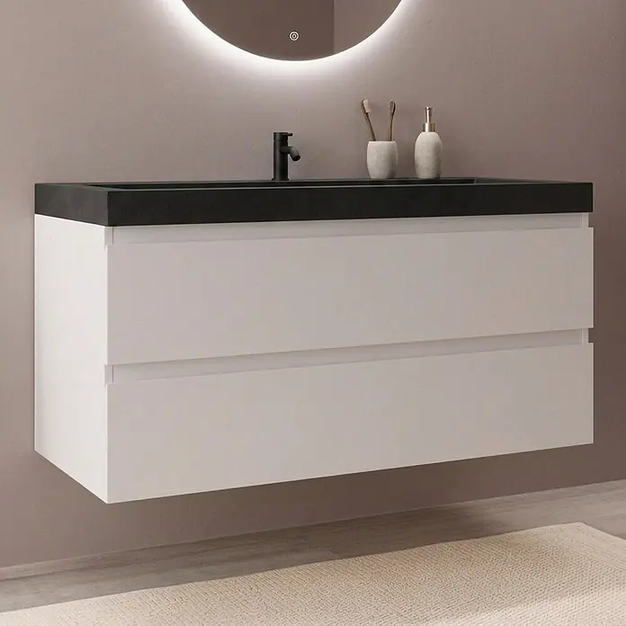 LOMAZOO Badmöbel Monaco 100 cm Weiß glänzend, Waschbecken Schwarz -  - Wandhängender weißer Badezimmerschrank mit zwei Schubladen und dunkler grauer integrierter Spüle, mit schwarzem Wasserhahn und beleuchtetem Spiegel darüber.